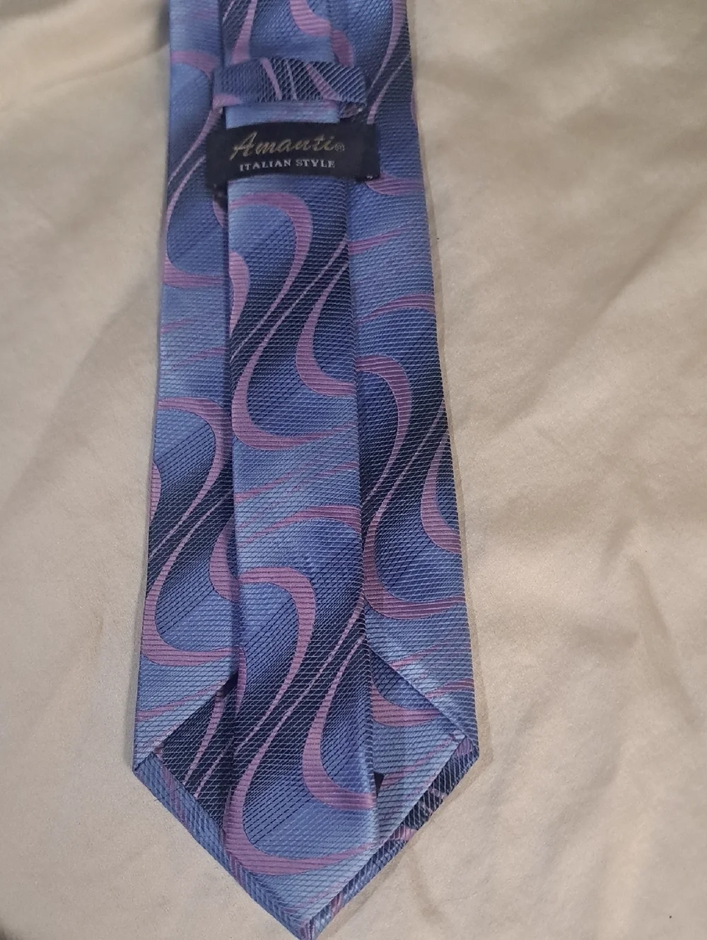 AMANTI ITALIAN Stylish Blue Swirl Men's Tie .